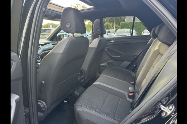 Volkswagen T-Roc 1.5 TSI Sport / Panoramadak / Camera / Virtual Cockpit / Keyless / 19'' / Apple CarPlay / DAB / ACC / Getint glas / Stoelverwarming