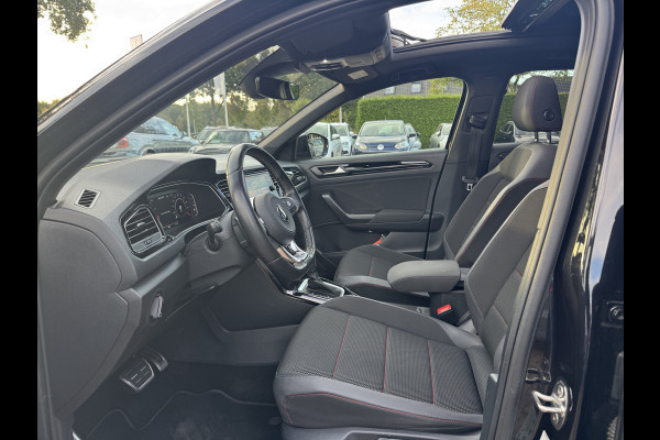 Volkswagen T-Roc 1.5 TSI Sport / Panoramadak / Camera / Virtual Cockpit / Keyless / 19'' / Apple CarPlay / DAB / ACC / Getint glas / Stoelverwarming
