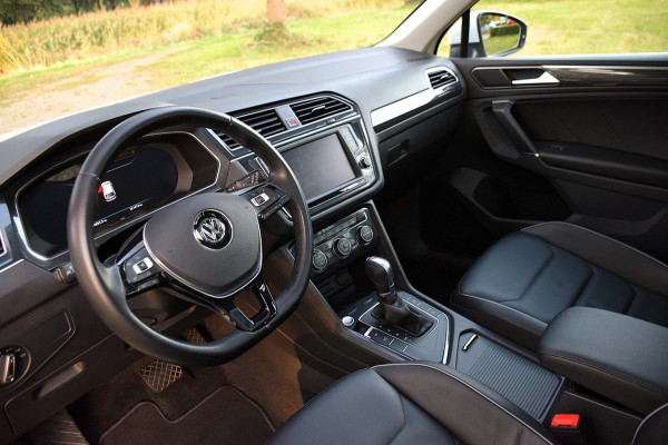 Volkswagen Tiguan 1.4 TSI ACT Highline R-Line*Pano*Virtual*Trekhaak*Leder*VOLL*