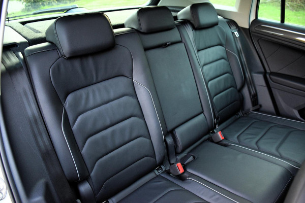 Volkswagen Tiguan 1.4 TSI ACT Highline R-Line*Pano*Virtual*Trekhaak*Leder*VOLL*