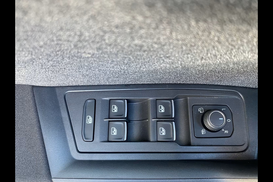 Volkswagen T-Roc 1.5 TSI ** LED, VIRTUAL, CLIMA, KEYLESS, ALARM, PRIVACY, 17-inch LMV ** 1e EIG - VW GAR t/m 12-2028 ** ** INFORMEER OOK NAAR ONZE AANTREKKELIJKE FINANCIAL-LEASE TARIEVEN **