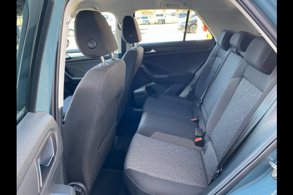 Volkswagen T-Roc 1.5 TSI ** LED, VIRTUAL, CLIMA, KEYLESS, ALARM, PRIVACY, 17-inch LMV ** 1e EIG - VW GAR t/m 12-2028 ** ** INFORMEER OOK NAAR ONZE AANTREKKELIJKE FINANCIAL-LEASE TARIEVEN **