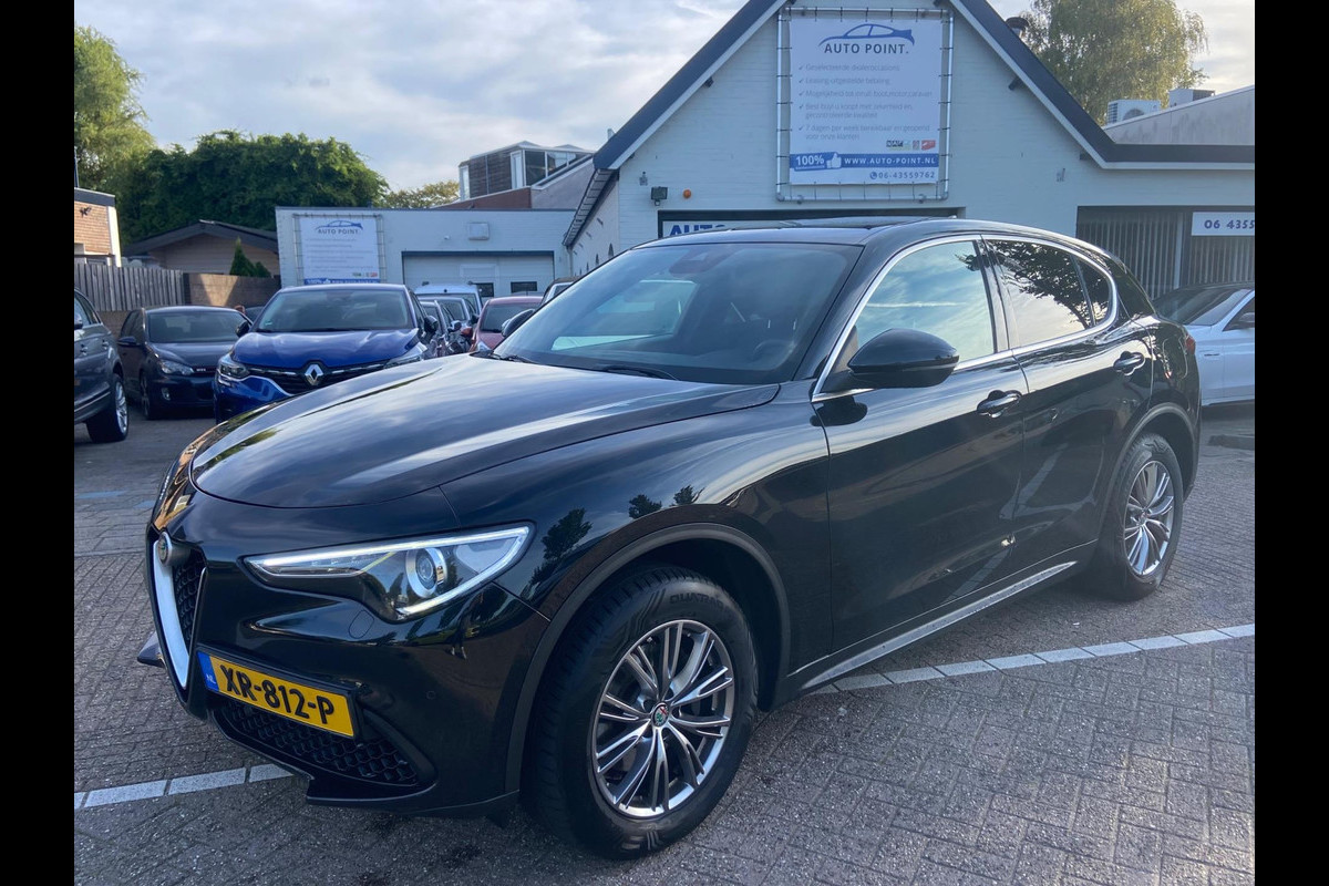 Alfa Romeo Stelvio 2.0 T AWD SPORTSEATS/LANE/CAMER/NAVI/KEYLESS