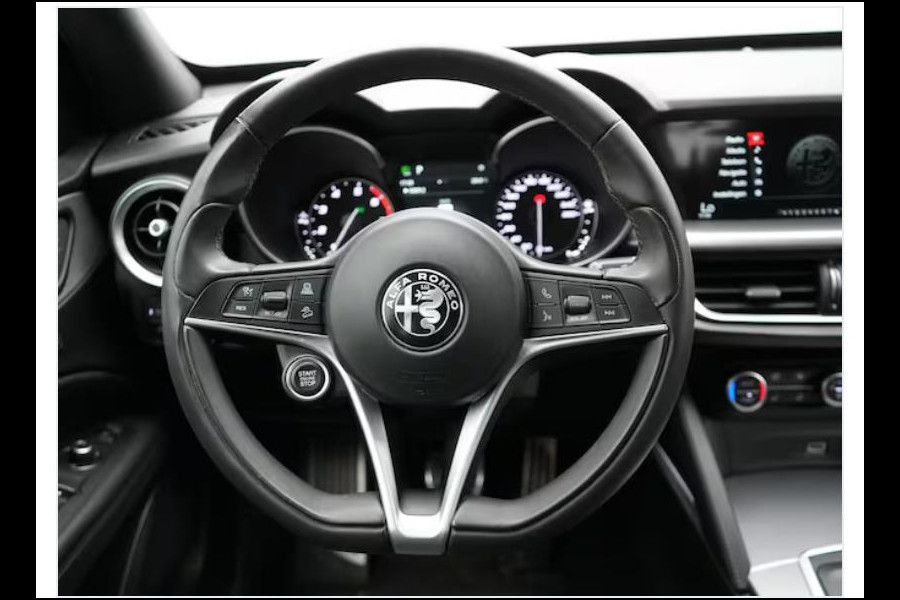 Alfa Romeo Stelvio 2.0 T AWD SPORTSEATS/LANE/CAMER/NAVI/KEYLESS