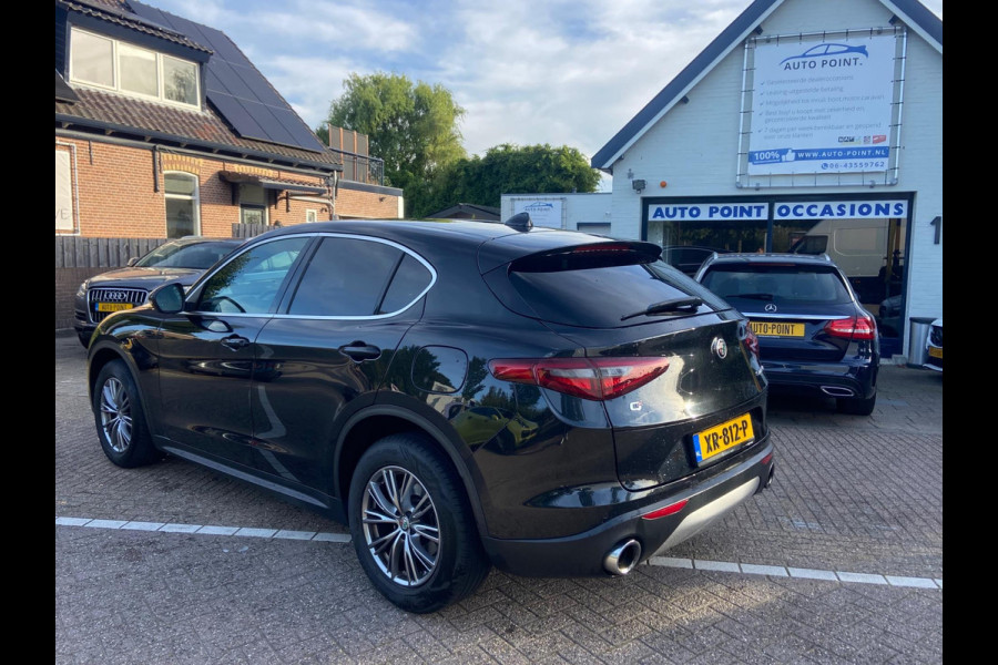 Alfa Romeo Stelvio 2.0 T AWD SPORTSEATS/LANE/CAMER/NAVI/KEYLESS