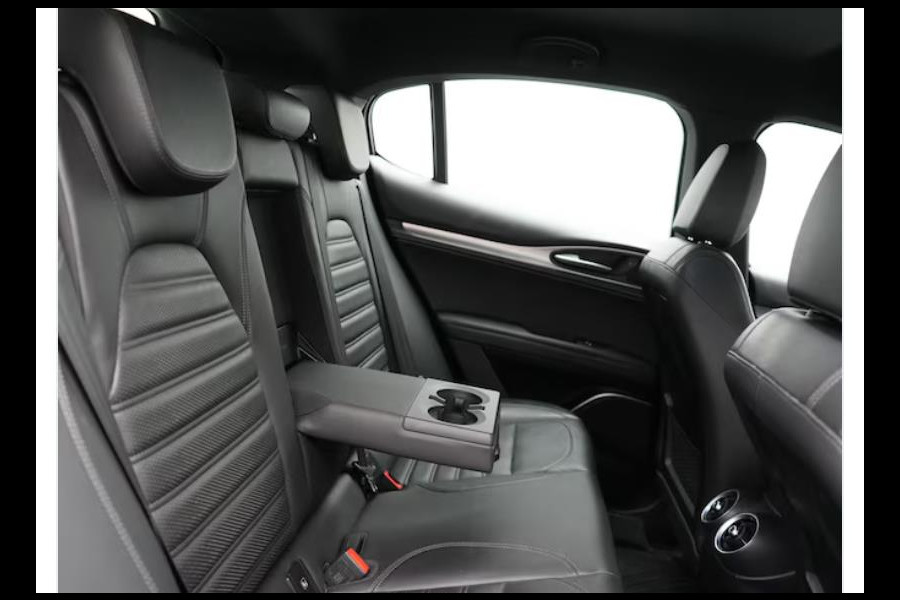 Alfa Romeo Stelvio 2.0 T AWD SPORTSEATS/LANE/CAMER/NAVI/KEYLESS