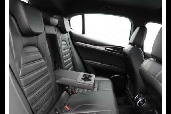 Alfa Romeo Stelvio 2.0 T AWD SPORTSEATS/LANE/CAMER/NAVI/KEYLESS