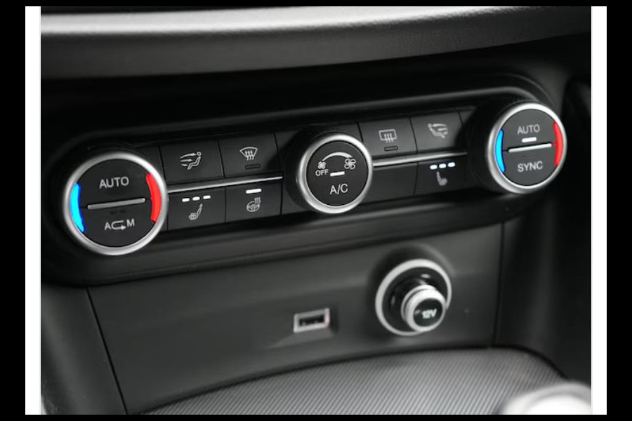 Alfa Romeo Stelvio 2.0 T AWD SPORTSEATS/LANE/CAMER/NAVI/KEYLESS