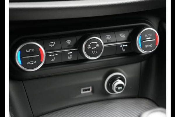 Alfa Romeo Stelvio 2.0 T AWD SPORTSEATS/LANE/CAMER/NAVI/KEYLESS