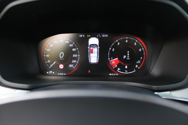 Volvo V60 2.0 B3 R-DESIGN 177PK MILD HYBRID GEARTRONIC 8 | PANORAMISCH SCHUIF/KANTELDAK | PREMIUM AUDIO BY HARMAN KARDON | 19" 5-TRIPPLE SPAAKS BLACK/DIAMAND CUT LICHTMETALEN VELGEN | BLINDSPOT INFOMATION SYSTEM (BLIS) | VERWARMDE VOORRUIT |VERWARMDE AQUABLADE RUITENWISSERBLADEN | PILOT ASSIST | APPLE CARPLAY / ANDROID AUTO | DODEHOEKDETECTIE |  ADAPTIEVE CRUISECONTROL | R-DESIGN BEKLEDING MET NAPPA LEDER I.C.M. OPEN GRID TEXTIEL | ELEKTRISCH VERSTELBARE CONTOUR STOELEN (SPORTSTOELEN) MET GEHEUGEN OP BEIDE VOORSTOELEN |VERWARMDE VOORSTOELEN EN ACHTERBANK | VERWARMD STUURWIEL | P