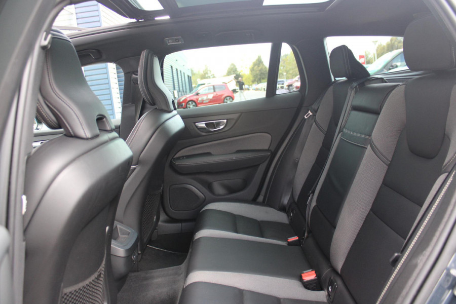 Volvo V60 2.0 B3 R-DESIGN 177PK MILD HYBRID GEARTRONIC 8 | PANORAMISCH SCHUIF/KANTELDAK | PREMIUM AUDIO BY HARMAN KARDON | 19" 5-TRIPPLE SPAAKS BLACK/DIAMAND CUT LICHTMETALEN VELGEN | BLINDSPOT INFOMATION SYSTEM (BLIS) | VERWARMDE VOORRUIT |VERWARMDE AQUABLADE RUITENWISSERBLADEN | PILOT ASSIST | APPLE CARPLAY / ANDROID AUTO | DODEHOEKDETECTIE |  ADAPTIEVE CRUISECONTROL | R-DESIGN BEKLEDING MET NAPPA LEDER I.C.M. OPEN GRID TEXTIEL | ELEKTRISCH VERSTELBARE CONTOUR STOELEN (SPORTSTOELEN) MET GEHEUGEN OP BEIDE VOORSTOELEN |VERWARMDE VOORSTOELEN EN ACHTERBANK | VERWARMD STUURWIEL | P