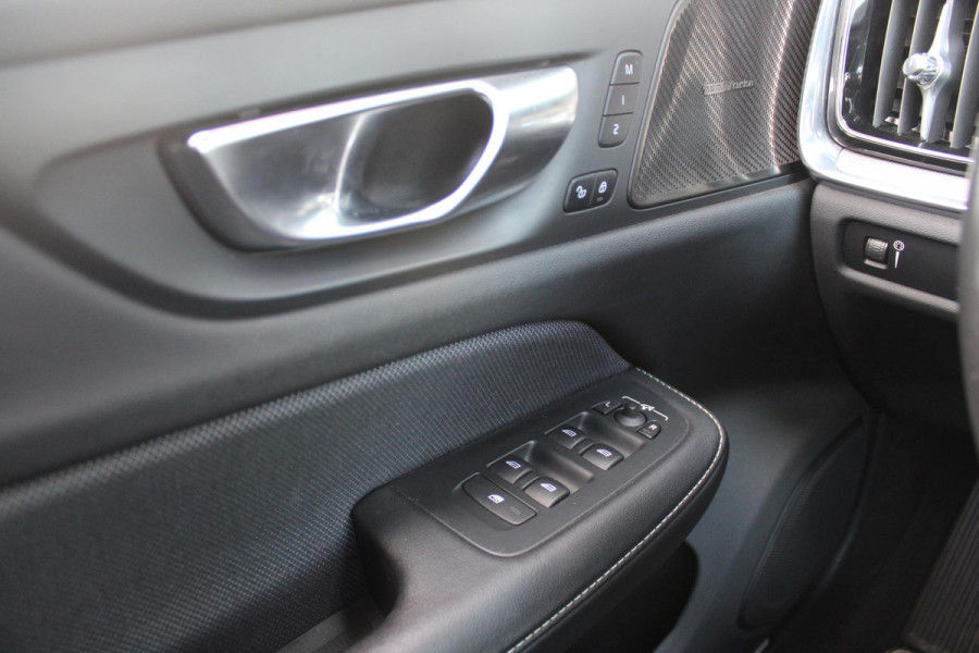 Volvo V60 2.0 B3 R-DESIGN 177PK MILD HYBRID GEARTRONIC 8 | PANORAMISCH SCHUIF/KANTELDAK | PREMIUM AUDIO BY HARMAN KARDON | 19" 5-TRIPPLE SPAAKS BLACK/DIAMAND CUT LICHTMETALEN VELGEN | BLINDSPOT INFOMATION SYSTEM (BLIS) | VERWARMDE VOORRUIT |VERWARMDE AQUABLADE RUITENWISSERBLADEN | PILOT ASSIST | APPLE CARPLAY / ANDROID AUTO | DODEHOEKDETECTIE |  ADAPTIEVE CRUISECONTROL | R-DESIGN BEKLEDING MET NAPPA LEDER I.C.M. OPEN GRID TEXTIEL | ELEKTRISCH VERSTELBARE CONTOUR STOELEN (SPORTSTOELEN) MET GEHEUGEN OP BEIDE VOORSTOELEN |VERWARMDE VOORSTOELEN EN ACHTERBANK | VERWARMD STUURWIEL | P