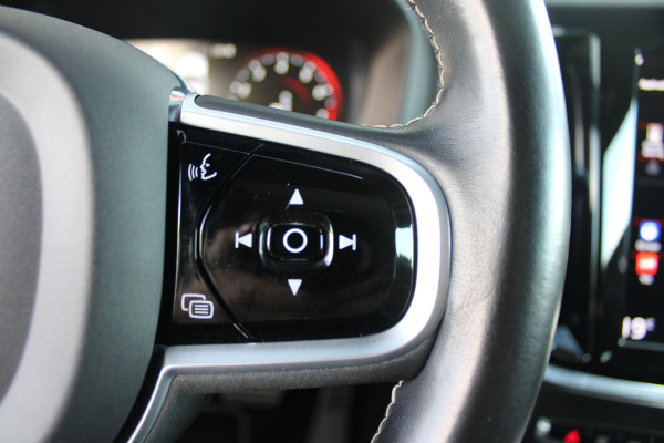 Volvo V60 2.0 B3 R-DESIGN 177PK MILD HYBRID GEARTRONIC 8 | PANORAMISCH SCHUIF/KANTELDAK | PREMIUM AUDIO BY HARMAN KARDON | 19" 5-TRIPPLE SPAAKS BLACK/DIAMAND CUT LICHTMETALEN VELGEN | BLINDSPOT INFOMATION SYSTEM (BLIS) | VERWARMDE VOORRUIT |VERWARMDE AQUABLADE RUITENWISSERBLADEN | PILOT ASSIST | APPLE CARPLAY / ANDROID AUTO | DODEHOEKDETECTIE |  ADAPTIEVE CRUISECONTROL | R-DESIGN BEKLEDING MET NAPPA LEDER I.C.M. OPEN GRID TEXTIEL | ELEKTRISCH VERSTELBARE CONTOUR STOELEN (SPORTSTOELEN) MET GEHEUGEN OP BEIDE VOORSTOELEN |VERWARMDE VOORSTOELEN EN ACHTERBANK | VERWARMD STUURWIEL | P