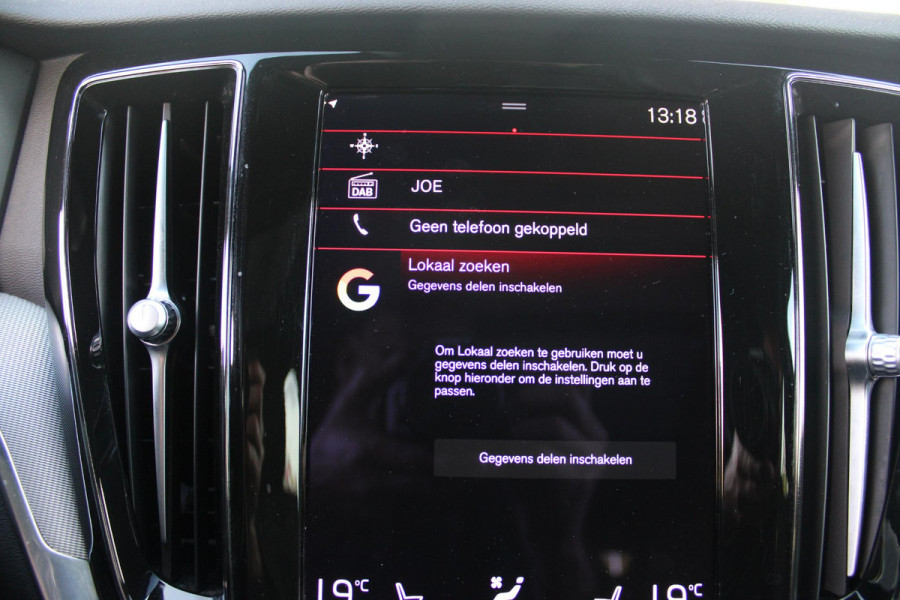 Volvo V60 2.0 B3 R-DESIGN 177PK MILD HYBRID GEARTRONIC 8 | PANORAMISCH SCHUIF/KANTELDAK | PREMIUM AUDIO BY HARMAN KARDON | 19" 5-TRIPPLE SPAAKS BLACK/DIAMAND CUT LICHTMETALEN VELGEN | BLINDSPOT INFOMATION SYSTEM (BLIS) | VERWARMDE VOORRUIT |VERWARMDE AQUABLADE RUITENWISSERBLADEN | PILOT ASSIST | APPLE CARPLAY / ANDROID AUTO | DODEHOEKDETECTIE |  ADAPTIEVE CRUISECONTROL | R-DESIGN BEKLEDING MET NAPPA LEDER I.C.M. OPEN GRID TEXTIEL | ELEKTRISCH VERSTELBARE CONTOUR STOELEN (SPORTSTOELEN) MET GEHEUGEN OP BEIDE VOORSTOELEN |VERWARMDE VOORSTOELEN EN ACHTERBANK | VERWARMD STUURWIEL | P