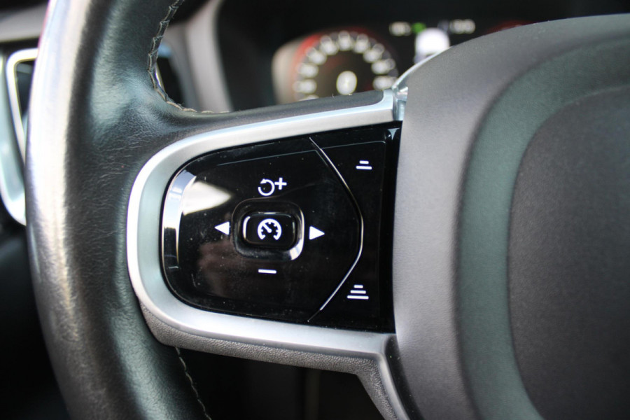 Volvo V60 2.0 B3 R-DESIGN 177PK MILD HYBRID GEARTRONIC 8 | PANORAMISCH SCHUIF/KANTELDAK | PREMIUM AUDIO BY HARMAN KARDON | 19" 5-TRIPPLE SPAAKS BLACK/DIAMAND CUT LICHTMETALEN VELGEN | BLINDSPOT INFOMATION SYSTEM (BLIS) | VERWARMDE VOORRUIT |VERWARMDE AQUABLADE RUITENWISSERBLADEN | PILOT ASSIST | APPLE CARPLAY / ANDROID AUTO | DODEHOEKDETECTIE |  ADAPTIEVE CRUISECONTROL | R-DESIGN BEKLEDING MET NAPPA LEDER I.C.M. OPEN GRID TEXTIEL | ELEKTRISCH VERSTELBARE CONTOUR STOELEN (SPORTSTOELEN) MET GEHEUGEN OP BEIDE VOORSTOELEN |VERWARMDE VOORSTOELEN EN ACHTERBANK | VERWARMD STUURWIEL | P