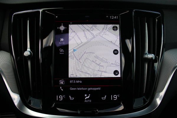 Volvo V60 2.0 B3 R-DESIGN 177PK MILD HYBRID GEARTRONIC 8 | PANORAMISCH SCHUIF/KANTELDAK | PREMIUM AUDIO BY HARMAN KARDON | 19" 5-TRIPPLE SPAAKS BLACK/DIAMAND CUT LICHTMETALEN VELGEN | BLINDSPOT INFOMATION SYSTEM (BLIS) | VERWARMDE VOORRUIT |VERWARMDE AQUABLADE RUITENWISSERBLADEN | PILOT ASSIST | APPLE CARPLAY / ANDROID AUTO | DODEHOEKDETECTIE |  ADAPTIEVE CRUISECONTROL | R-DESIGN BEKLEDING MET NAPPA LEDER I.C.M. OPEN GRID TEXTIEL | ELEKTRISCH VERSTELBARE CONTOUR STOELEN (SPORTSTOELEN) MET GEHEUGEN OP BEIDE VOORSTOELEN |VERWARMDE VOORSTOELEN EN ACHTERBANK | VERWARMD STUURWIEL | P
