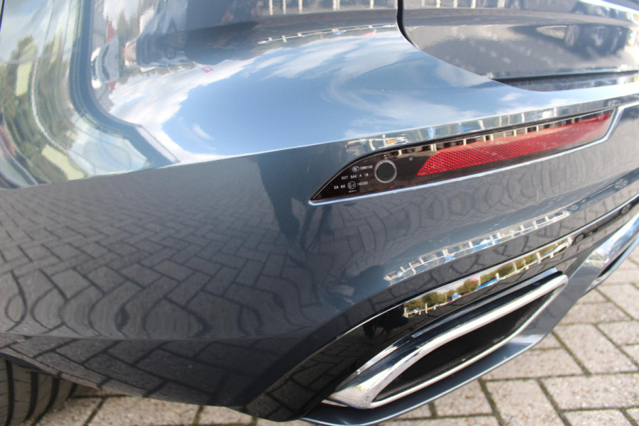 Volvo V60 2.0 B3 R-DESIGN 177PK MILD HYBRID GEARTRONIC 8 | PANORAMISCH SCHUIF/KANTELDAK | PREMIUM AUDIO BY HARMAN KARDON | 19" 5-TRIPPLE SPAAKS BLACK/DIAMAND CUT LICHTMETALEN VELGEN | BLINDSPOT INFOMATION SYSTEM (BLIS) | VERWARMDE VOORRUIT |VERWARMDE AQUABLADE RUITENWISSERBLADEN | PILOT ASSIST | APPLE CARPLAY / ANDROID AUTO | DODEHOEKDETECTIE |  ADAPTIEVE CRUISECONTROL | R-DESIGN BEKLEDING MET NAPPA LEDER I.C.M. OPEN GRID TEXTIEL | ELEKTRISCH VERSTELBARE CONTOUR STOELEN (SPORTSTOELEN) MET GEHEUGEN OP BEIDE VOORSTOELEN |VERWARMDE VOORSTOELEN EN ACHTERBANK | VERWARMD STUURWIEL | P