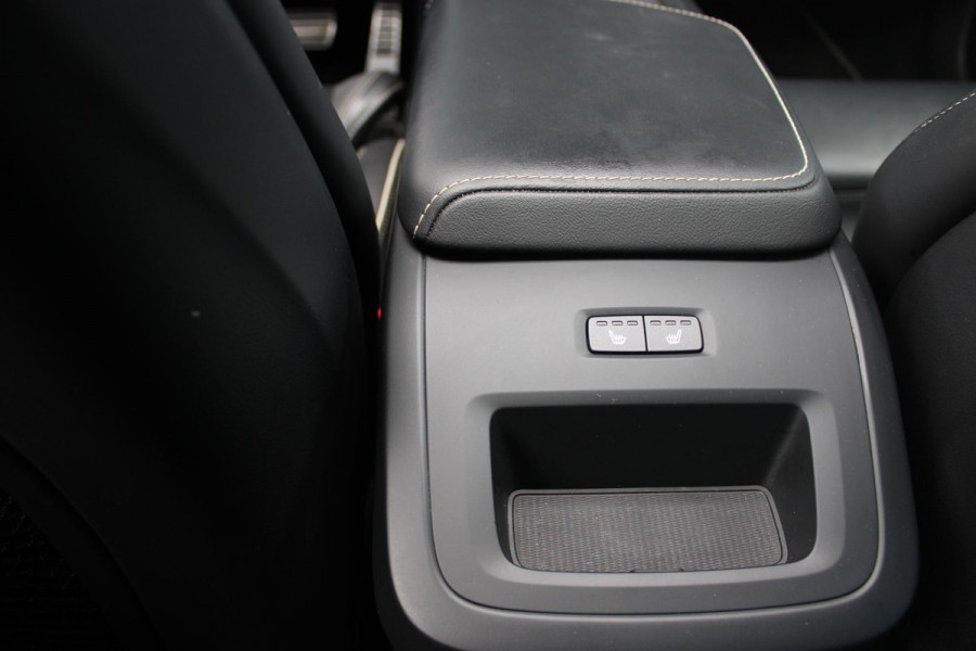 Volvo V60 2.0 B3 R-DESIGN 177PK MILD HYBRID GEARTRONIC 8 | PANORAMISCH SCHUIF/KANTELDAK | PREMIUM AUDIO BY HARMAN KARDON | 19" 5-TRIPPLE SPAAKS BLACK/DIAMAND CUT LICHTMETALEN VELGEN | BLINDSPOT INFOMATION SYSTEM (BLIS) | VERWARMDE VOORRUIT |VERWARMDE AQUABLADE RUITENWISSERBLADEN | PILOT ASSIST | APPLE CARPLAY / ANDROID AUTO | DODEHOEKDETECTIE |  ADAPTIEVE CRUISECONTROL | R-DESIGN BEKLEDING MET NAPPA LEDER I.C.M. OPEN GRID TEXTIEL | ELEKTRISCH VERSTELBARE CONTOUR STOELEN (SPORTSTOELEN) MET GEHEUGEN OP BEIDE VOORSTOELEN |VERWARMDE VOORSTOELEN EN ACHTERBANK | VERWARMD STUURWIEL | P