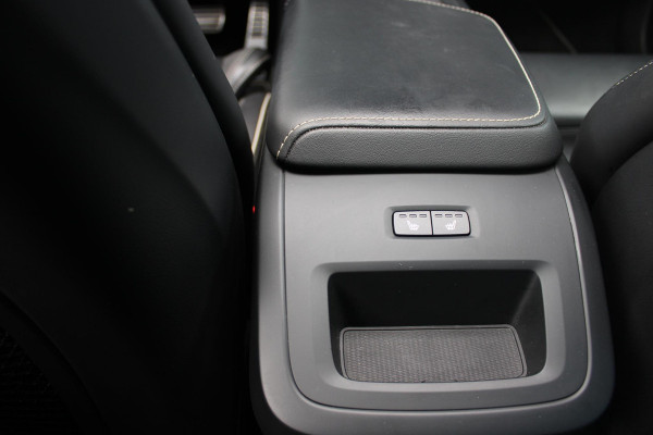 Volvo V60 2.0 B3 R-DESIGN 177PK MILD HYBRID GEARTRONIC 8 | PANORAMISCH SCHUIF/KANTELDAK | PREMIUM AUDIO BY HARMAN KARDON | 19" 5-TRIPPLE SPAAKS BLACK/DIAMAND CUT LICHTMETALEN VELGEN | BLINDSPOT INFOMATION SYSTEM (BLIS) | VERWARMDE VOORRUIT |VERWARMDE AQUABLADE RUITENWISSERBLADEN | PILOT ASSIST | APPLE CARPLAY / ANDROID AUTO | DODEHOEKDETECTIE |  ADAPTIEVE CRUISECONTROL | R-DESIGN BEKLEDING MET NAPPA LEDER I.C.M. OPEN GRID TEXTIEL | ELEKTRISCH VERSTELBARE CONTOUR STOELEN (SPORTSTOELEN) MET GEHEUGEN OP BEIDE VOORSTOELEN |VERWARMDE VOORSTOELEN EN ACHTERBANK | VERWARMD STUURWIEL | P
