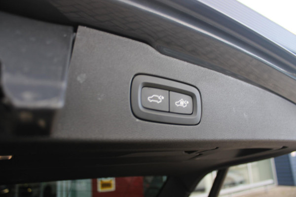 Volvo V60 2.0 B3 R-DESIGN 177PK MILD HYBRID GEARTRONIC 8 | PANORAMISCH SCHUIF/KANTELDAK | PREMIUM AUDIO BY HARMAN KARDON | 19" 5-TRIPPLE SPAAKS BLACK/DIAMAND CUT LICHTMETALEN VELGEN | BLINDSPOT INFOMATION SYSTEM (BLIS) | VERWARMDE VOORRUIT |VERWARMDE AQUABLADE RUITENWISSERBLADEN | PILOT ASSIST | APPLE CARPLAY / ANDROID AUTO | DODEHOEKDETECTIE |  ADAPTIEVE CRUISECONTROL | R-DESIGN BEKLEDING MET NAPPA LEDER I.C.M. OPEN GRID TEXTIEL | ELEKTRISCH VERSTELBARE CONTOUR STOELEN (SPORTSTOELEN) MET GEHEUGEN OP BEIDE VOORSTOELEN |VERWARMDE VOORSTOELEN EN ACHTERBANK | VERWARMD STUURWIEL | P