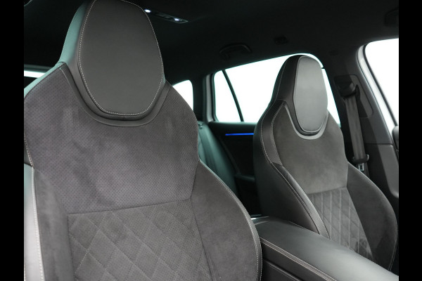 Škoda Superb Combi 1.4 TSI iV Sportline Business Plug In Hybrid 218pk Dealer O.H PHEV | Adaptive Cruise | Alcantara Sportstoelen Memory & Verwarmd | Apple Carplay | Sfeerverlichting | Keyless | Blis | Camera | Virtual | Navigatie | DAB |