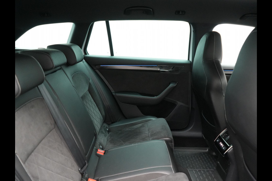 Škoda Superb Combi 1.4 TSI iV Sportline Business Plug In Hybrid 218pk Dealer O.H PHEV | Adaptive Cruise | Alcantara Sportstoelen Memory & Verwarmd | Apple Carplay | Sfeerverlichting | Keyless | Blis | Camera | Virtual | Navigatie | DAB |