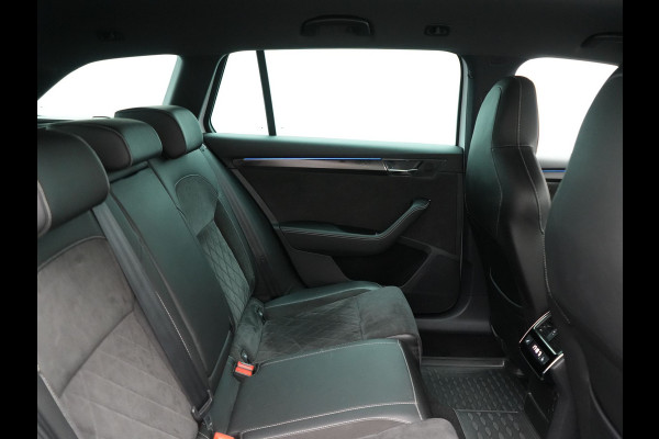 Škoda Superb Combi 1.4 TSI iV Sportline Business Plug In Hybrid 218pk Dealer O.H PHEV | Adaptive Cruise | Alcantara Sportstoelen Memory & Verwarmd | Apple Carplay | Sfeerverlichting | Keyless | Blis | Camera | Virtual | Navigatie | DAB |