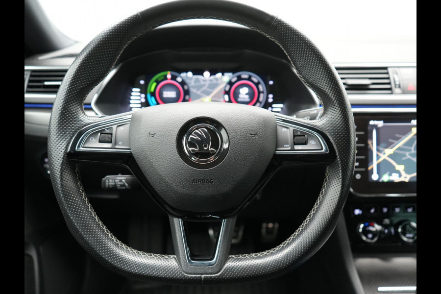 Škoda Superb Combi 1.4 TSI iV Sportline Business Plug In Hybrid 218pk Dealer O.H PHEV | Adaptive Cruise | Alcantara Sportstoelen Memory & Verwarmd | Apple Carplay | Sfeerverlichting | Keyless | Blis | Camera | Virtual | Navigatie | DAB |