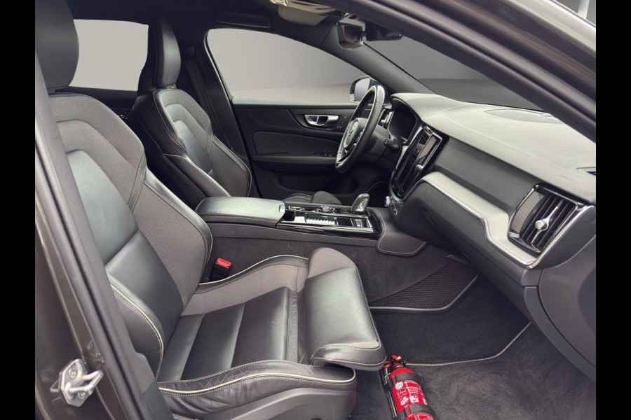 Volvo V60 T6 Recharge 4x4 Geartronic Inscription | PHEV | Lederen stoelen met geheugen | Android / Apple | Camera |