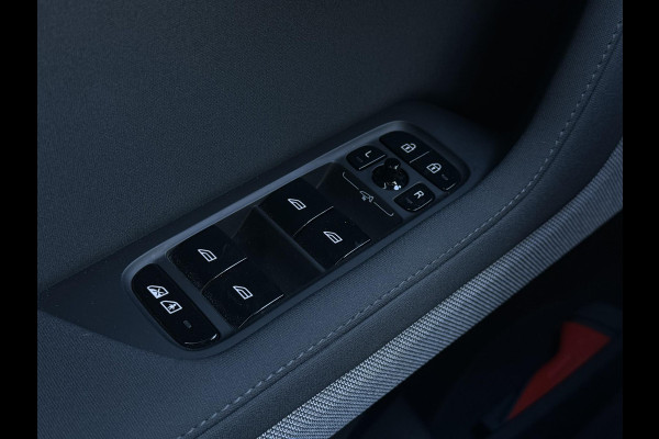 Polestar 2 Aut. Long Range 78kWh | Trekhaak | Navi | Virtual | Camera | PDC |