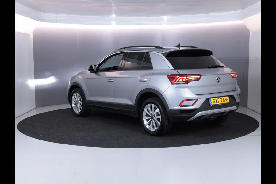 Volkswagen T-Roc 1.5 TSI Life Edition 150 pk Automaat (DSG) | Verlengde garantie | Navigatie via App | Parkeersensoren (Park assist) | Achteruitrijcamera | Adaptieve cruise control |