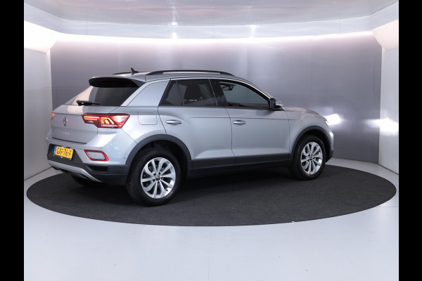 Volkswagen T-Roc 1.5 TSI Life Edition 150 pk Automaat (DSG) | Verlengde garantie | Navigatie via App | Parkeersensoren (Park assist) | Achteruitrijcamera | Adaptieve cruise control |