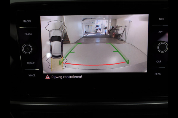 Volkswagen T-Roc 1.5 TSI Life Edition 150 pk Automaat (DSG) | Verlengde garantie | Navigatie via App | Parkeersensoren (Park assist) | Achteruitrijcamera | Adaptieve cruise control |