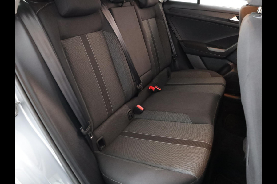Volkswagen T-Roc 1.5 TSI Life Edition 150 pk Automaat (DSG) | Verlengde garantie | Navigatie via App | Parkeersensoren (Park assist) | Achteruitrijcamera | Adaptieve cruise control |