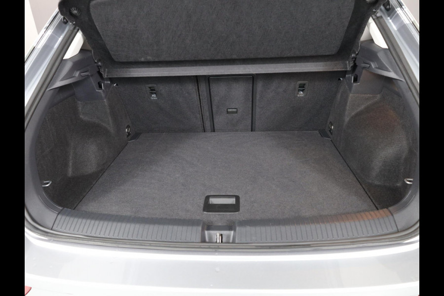 Volkswagen T-Roc 1.5 TSI Life Edition 150 pk Automaat (DSG) | Verlengde garantie | Navigatie via App | Parkeersensoren (Park assist) | Achteruitrijcamera | Adaptieve cruise control |