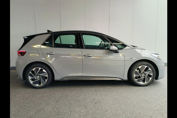 Volkswagen ID.3 Pure 45 kWh uit 2022 Rijklaar + 12 maanden Bovag-garantie Henk Jongen Auto's in Helmond,  al 50 jaar service zoals 't hoort!