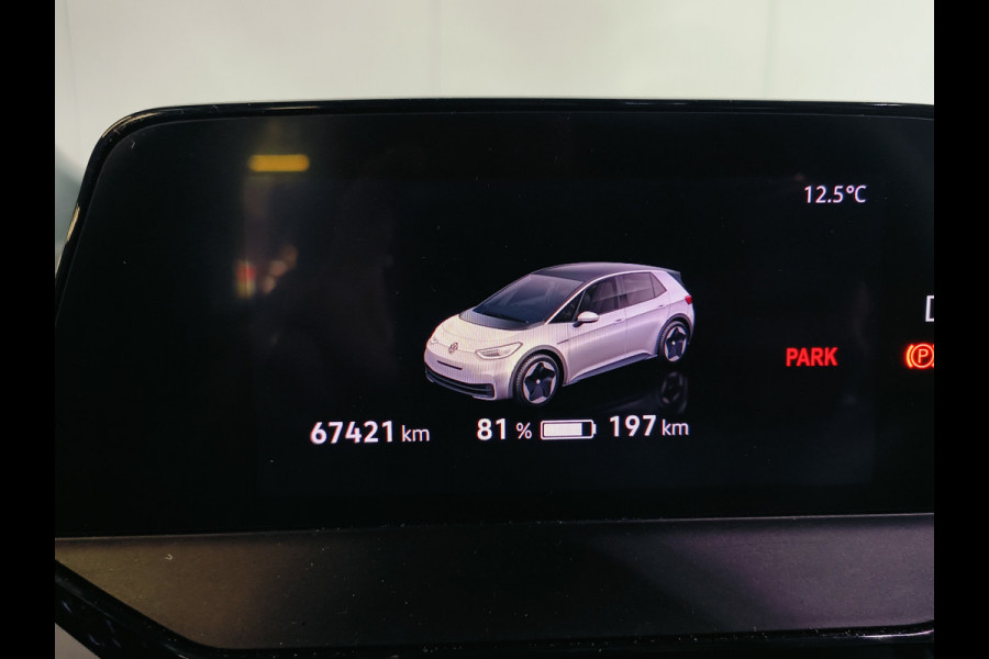 Volkswagen ID.3 Pure 45 kWh uit 2022 Rijklaar + 12 maanden Bovag-garantie Henk Jongen Auto's in Helmond,  al 50 jaar service zoals 't hoort!