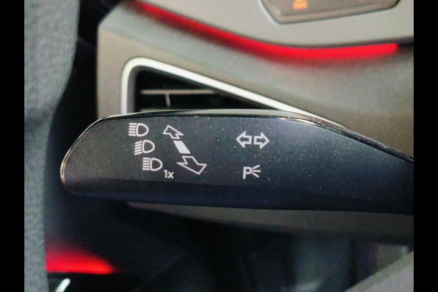 Volkswagen ID.3 Pure 45 kWh uit 2022 Rijklaar + 12 maanden Bovag-garantie Henk Jongen Auto's in Helmond,  al 50 jaar service zoals 't hoort!