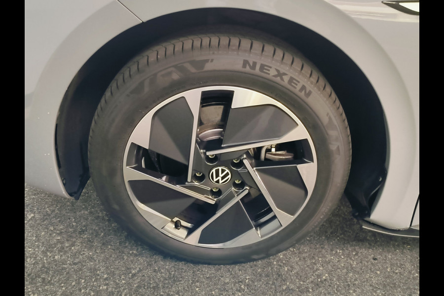 Volkswagen ID.3 Pure 45 kWh uit 2022 Rijklaar + 12 maanden Bovag-garantie Henk Jongen Auto's in Helmond,  al 50 jaar service zoals 't hoort!