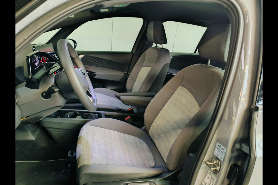 Volkswagen ID.3 Pure 45 kWh uit 2022 Rijklaar + 12 maanden Bovag-garantie Henk Jongen Auto's in Helmond,  al 50 jaar service zoals 't hoort!