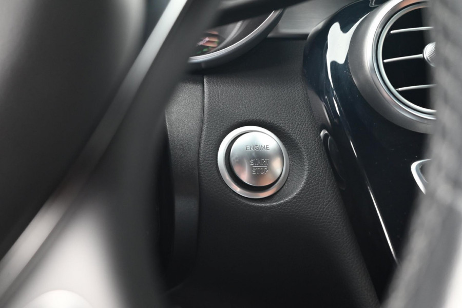 Mercedes-Benz GLC Coupé 350e 4MATIC Premium 320 PK AMG Luchtvering 360 Camera Keyless 19''