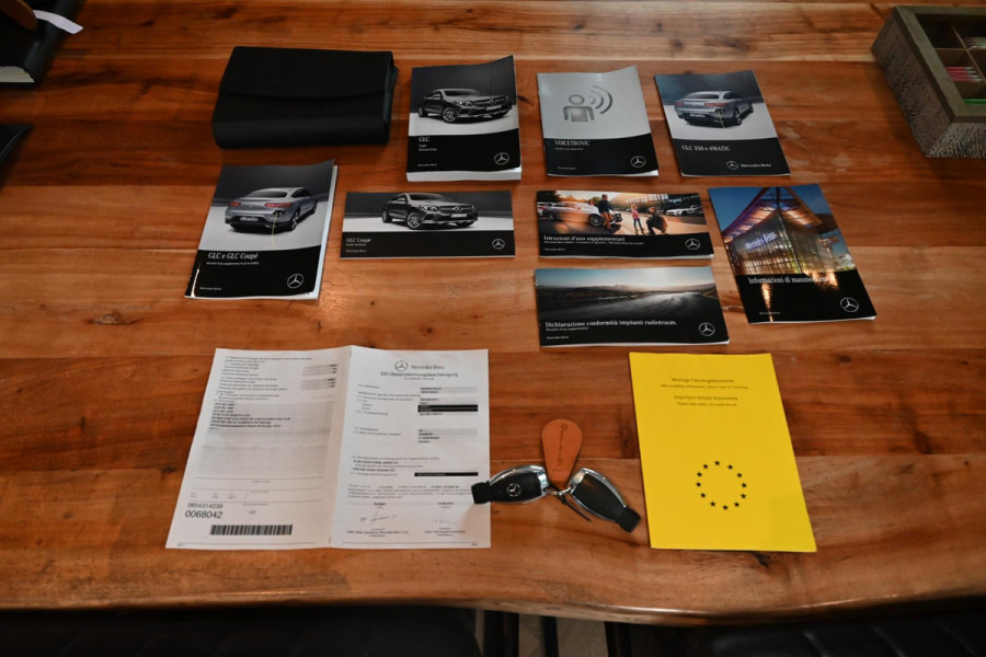 Mercedes-Benz GLC Coupé 350e 4MATIC Premium 320 PK AMG Luchtvering 360 Camera Keyless 19''