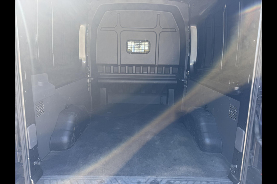 Ford Transit 350 2.0 TDCI L3H2 DC Trend | 6-zits | 170pk |  Dubbele Cabine  | Navigatie | Camera | Trekhaak | Stoelverwarming | Armsteun Ford Transit 350 2.0 TDCI L3H2 DC Trend | 6-zits | 170pk |  Dubbele Cabine  | Navigatie | Camera | Trekhaak | Stoelverwarming | Armsteun