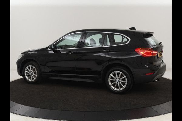 BMW X1 sDrive18i High Executive | Leder | Trekhaak | Harman/Kardon | Stoelverwarming | Head-Up | Full LED | Navigatie | Parkeerhulp | Climate control | Bluetooth