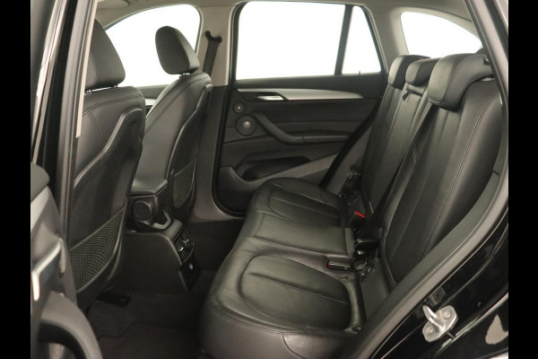 BMW X1 sDrive18i High Executive | Leder | Trekhaak | Harman/Kardon | Stoelverwarming | Head-Up | Full LED | Navigatie | Parkeerhulp | Climate control | Bluetooth