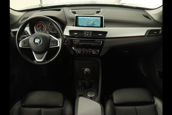 BMW X1 sDrive18i High Executive | Leder | Trekhaak | Harman/Kardon | Stoelverwarming | Head-Up | Full LED | Navigatie | Parkeerhulp | Climate control | Bluetooth
