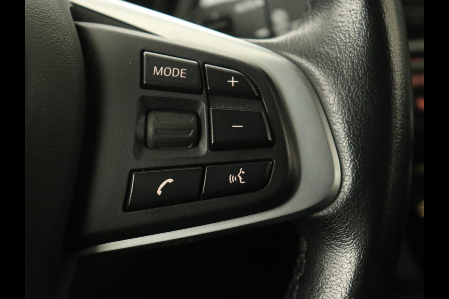 BMW X1 sDrive18i High Executive | Leder | Trekhaak | Harman/Kardon | Stoelverwarming | Head-Up | Full LED | Navigatie | Parkeerhulp | Climate control | Bluetooth