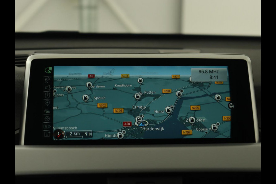 BMW X1 sDrive18i High Executive | Leder | Trekhaak | Harman/Kardon | Stoelverwarming | Head-Up | Full LED | Navigatie | Parkeerhulp | Climate control | Bluetooth