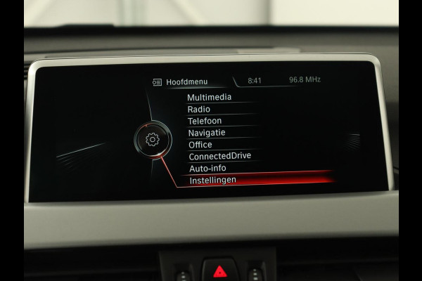 BMW X1 sDrive18i High Executive | Leder | Trekhaak | Harman/Kardon | Stoelverwarming | Head-Up | Full LED | Navigatie | Parkeerhulp | Climate control | Bluetooth