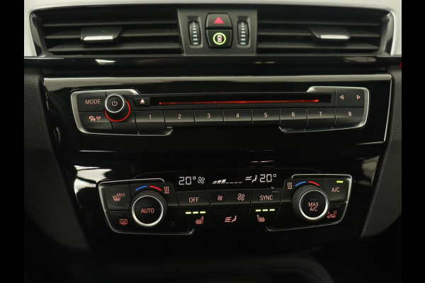 BMW X1 sDrive18i High Executive | Leder | Trekhaak | Harman/Kardon | Stoelverwarming | Head-Up | Full LED | Navigatie | Parkeerhulp | Climate control | Bluetooth